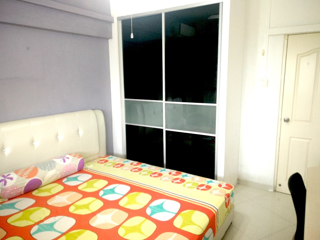 Near NUS, Large Common Room, 5-10 min Walk to Campus - Clementi - Bedroom - Homates Singapore