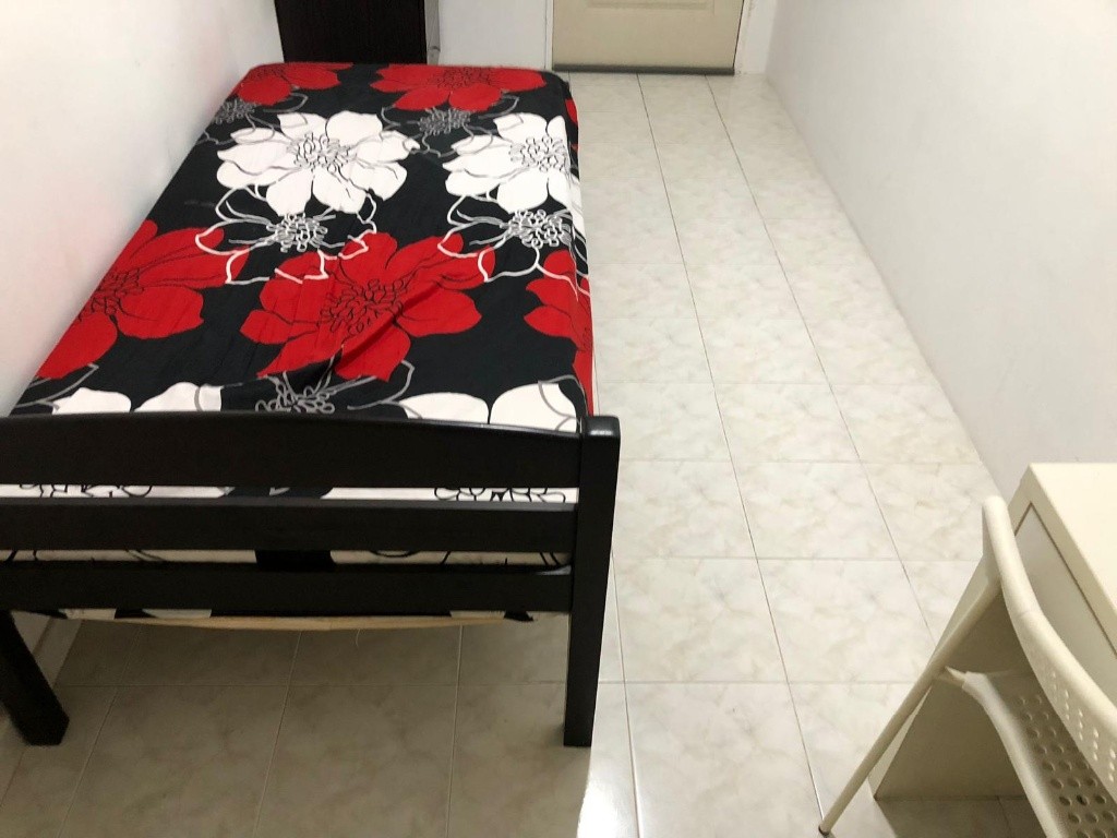 Available On 8 Aug - Common Room/FOR 1 PERSON STAY ONLY/Aircon/Wifi/No owner staying/No Agent Fee/Cooking allowed/ Novena MRT/ Toa Payoh MR / Boon Keng/ Thomson MRT  - Novena - Bedroom - Homates Singapore