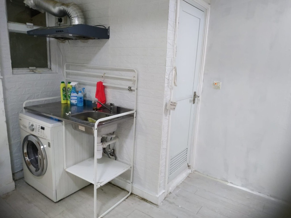 Coliving Space locate at Sham Shui Po for rent- (Male Coliving)-長樂大廈 - 深水埗 - 房间 (合租／分租) - Homates 香港