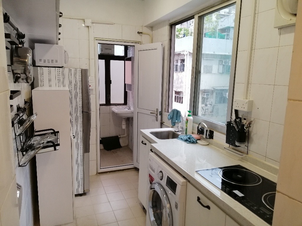Brand new refurb shared rooms. 2 mins walk to Sham Shui Po Station exit A - Sham Shui Po - Bedroom - Homates Hong Kong