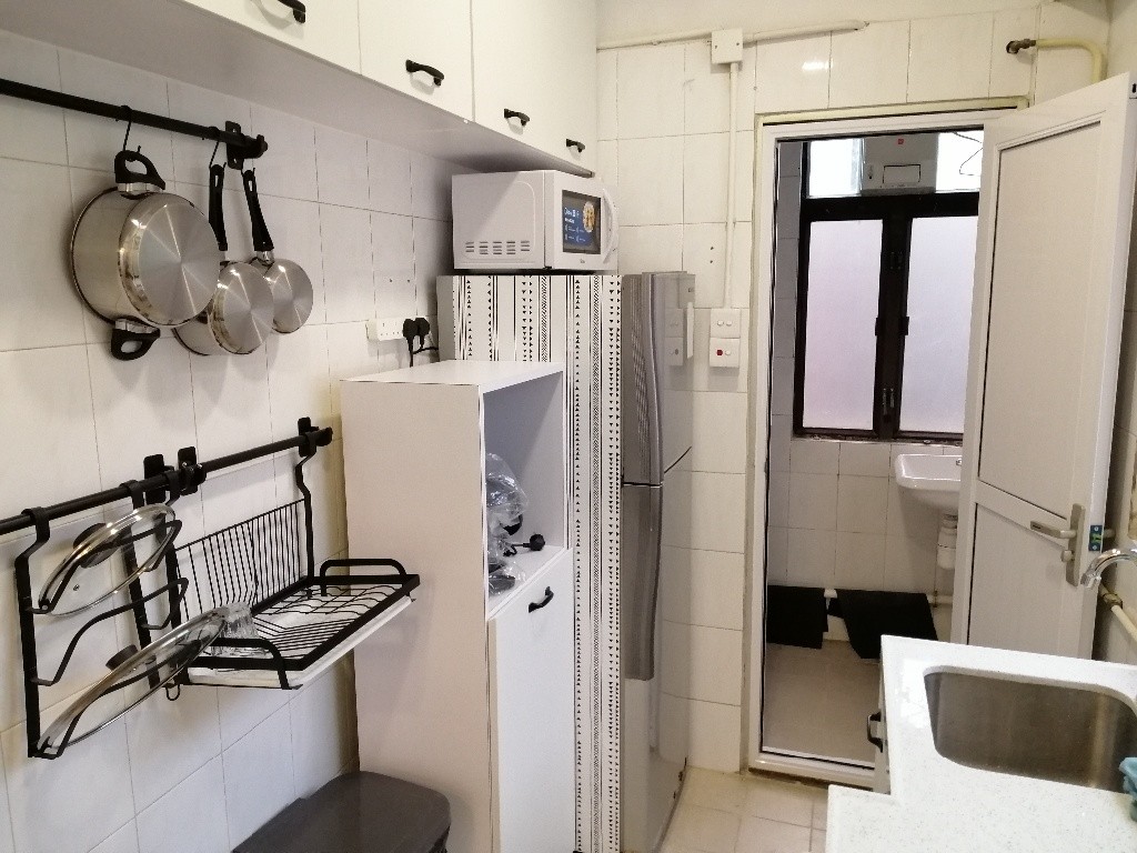 Brand new refurb shared rooms. 2 mins walk to Sham Shui Po Station exit A - Sham Shui Po - Bedroom - Homates Hong Kong