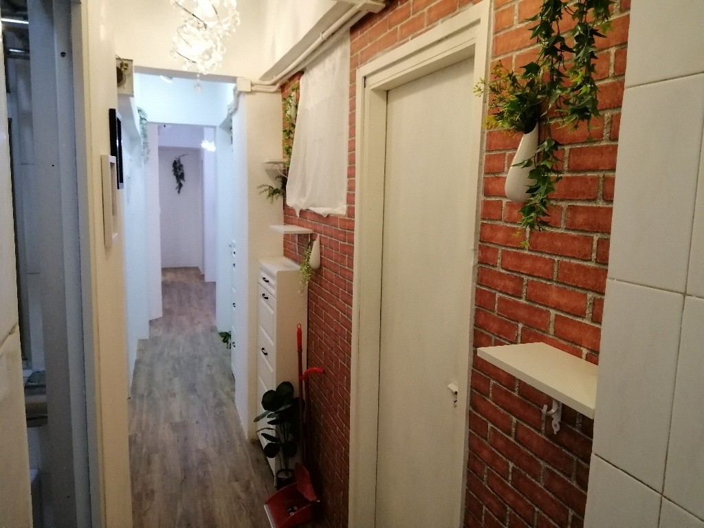 Brand new refurb shared rooms. 2 mins walk to Sham Shui Po Station exit A - Sham Shui Po - Bedroom - Homates Hong Kong