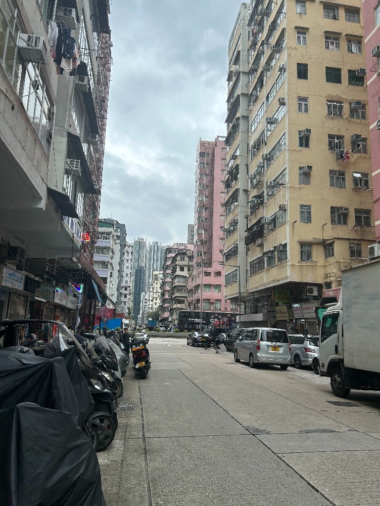 Sham Shui Po female Coliving space  Cheung Sha Building( share Toilet Kitchen) - 深水埗 - 房間 (合租／分租) - Homates 香港