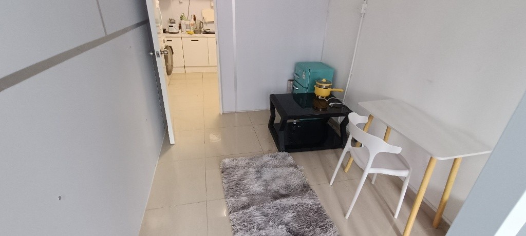 Sham Shui Po female Coliving space  Cheung Sha Building( share Toilet Kitchen) - Sham Shui Po - Bedroom - Homates Hong Kong