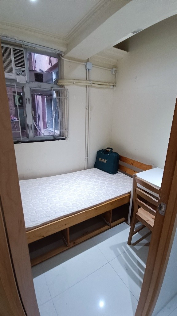 Prince Edward Coliving Space for rent 利盛大廈(共居空間)出租 share kitchen Toilet  - Prince Edward - Bedroom - Homates Hong Kong