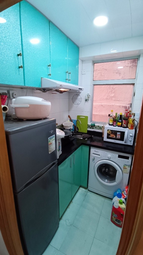 Prince Edward Coliving Space for rent 利盛大廈(共居空間)出租 share kitchen Toilet  - 太子 - 房间 (合租／分租) - Homates 香港