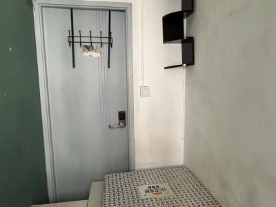 D01Yau Ma Tei Male Coliving space 寳翠大廈 2 mins to MTR  青年共居 - 40 Waterloo Road