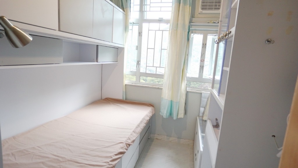 FEMALE SINGLE ROOM FOR RENT with Full Facilities. 4 window s, mountain  Greek view  and facing to South side direction! - 沙田/火炭 - 房間 (合租／分租) - Homates 香港