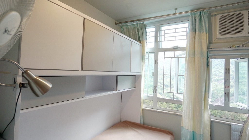 FEMALE SINGLE ROOM FOR RENT with Full Facilities. 4 window s, mountain  Greek view  and facing to South side direction! - 沙田/火炭 - 房間 (合租／分租) - Homates 香港