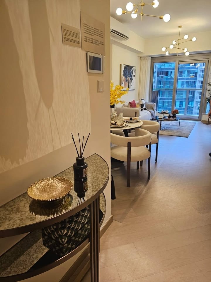 面積：約831呎｜兩房一廳  間隔實用，方正易擺  高層開揚景觀，採光極佳  全屋靚裝修，即搬即住  設冷氣、雪櫃、洗衣機等電器  🚆 交通便利：  直通錦上路站，15分鐘直達尖沙咀  鄰近元朗市中心，生活購物方便 - 元朗 - 住宅 (整間出租) - Homates 香港