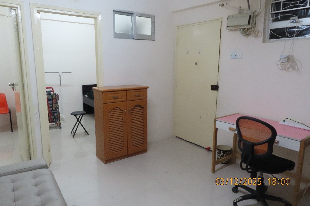 黃大仙，金鳳樓，中層2房廳。實用 374方尺。有家電及稼私。全包：$12,500。  - Wong Tai Sin - Flat - Homates Hong Kong