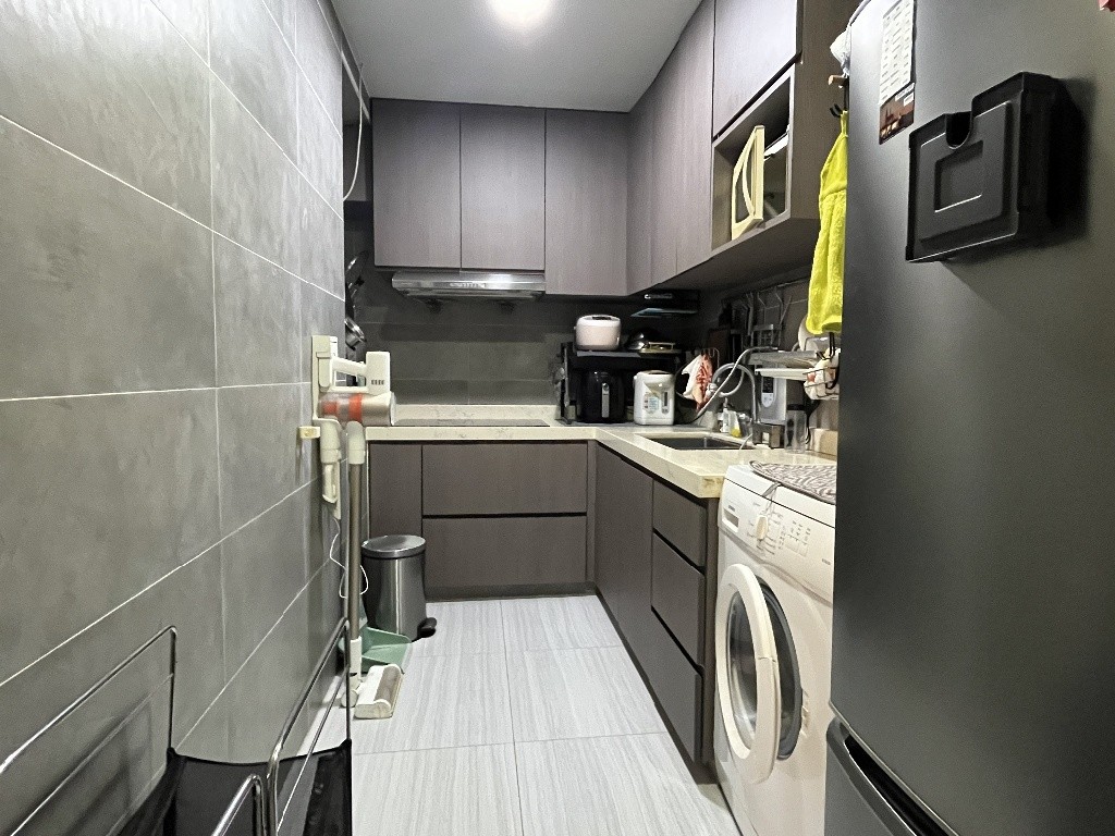 招一女室友 觀塘 分租一書睡房 光猛 全新裝修 乾淨安靜 樓下商場餐廳超市 小巴巴士地鐵 - 觀塘/秀茂坪 - 房間 (合租／分租) - Homates 香港