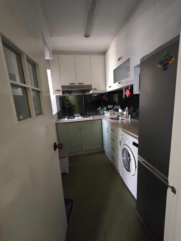 開揚交通方便新裝簡潔超大的單人房間 - 屯門 - 房間 (合租／分租) - Homates 香港