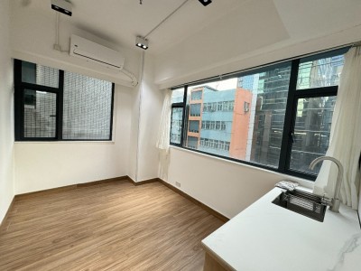 观塘港铁沿线好房，交通便利 - 九龍觀塘鴻圖道 55 號幸運工業大廈 9 樓 F 座    观塘地铁站A2出口