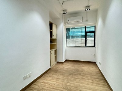 观塘港铁沿线好房，交通便利 - 九龍觀塘鴻圖道 55 號幸運工業大廈 9 樓 F 座    观塘地铁站A2出口