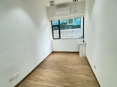 观塘港铁沿线好房，交通便利 - 九龍觀塘鴻圖道 55 號幸運工業大廈 9 樓 F 座    观塘地铁站A2出口