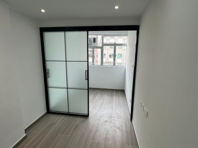 長榮大廈1房1廳，太子地鐵站旁邊 (微信ID: HK_CoLive ) - 太子道西141號長榮大廈