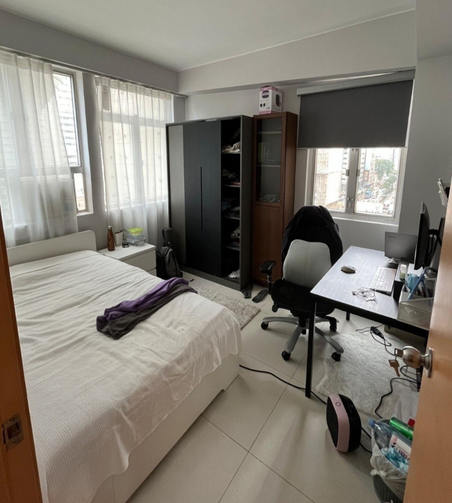 Young professionals working in Admiralty or Central - Wan Chai - Bedroom - Homates Hong Kong