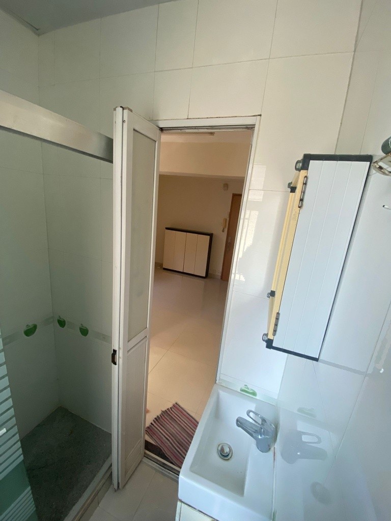 female coliving space located at Sham Shui Po Kowloon B018C - 深水埗 - 房間 (合租／分租) - Homates 香港