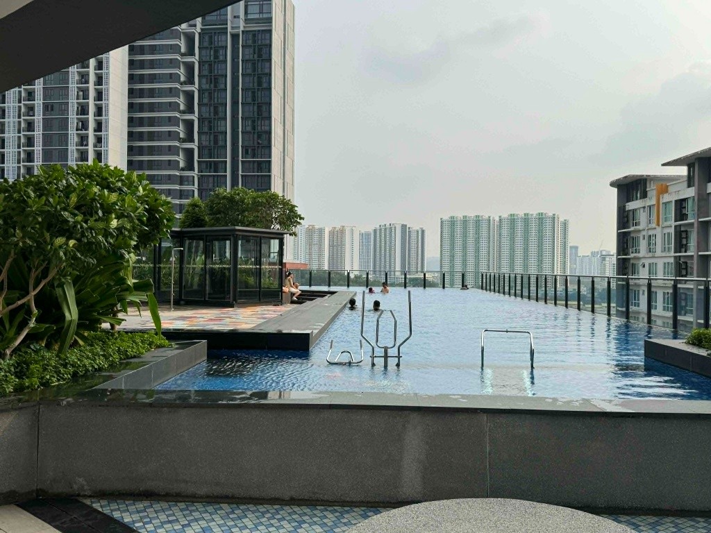 Middle Room for Rent — Fully Furnished 3R2B Condo (876 sq ft), Old Klang Road -  - 房間 (合租／分租) - Homates 馬來西亞