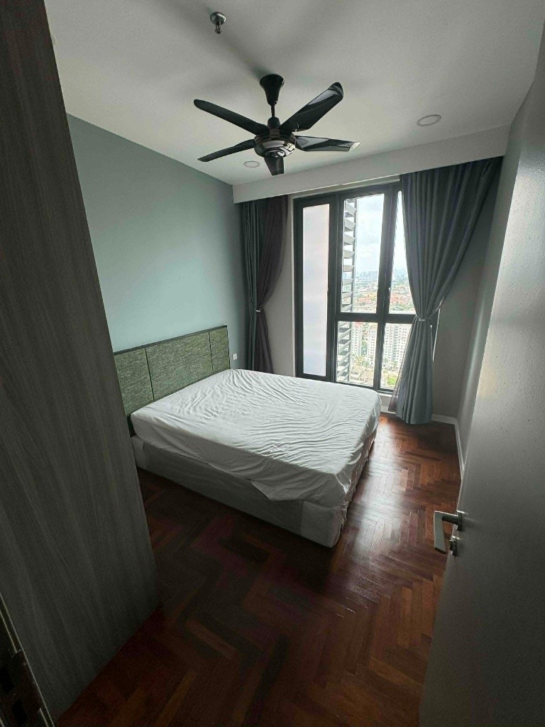 Middle Room for Rent — Fully Furnished 3R2B Condo (876 sq ft), Old Klang Road -  - 房間 (合租／分租) - Homates 馬來西亞