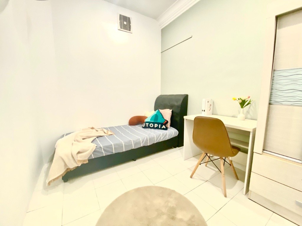 Prime Location Room 📍 with LRT PWTC and Sunway Putra Mall Access - Only 2 Min Walk 🚶‍♀️ - Wilayah Persekutuan Kuala Lumpur - Bedroom - Homates Malaysia