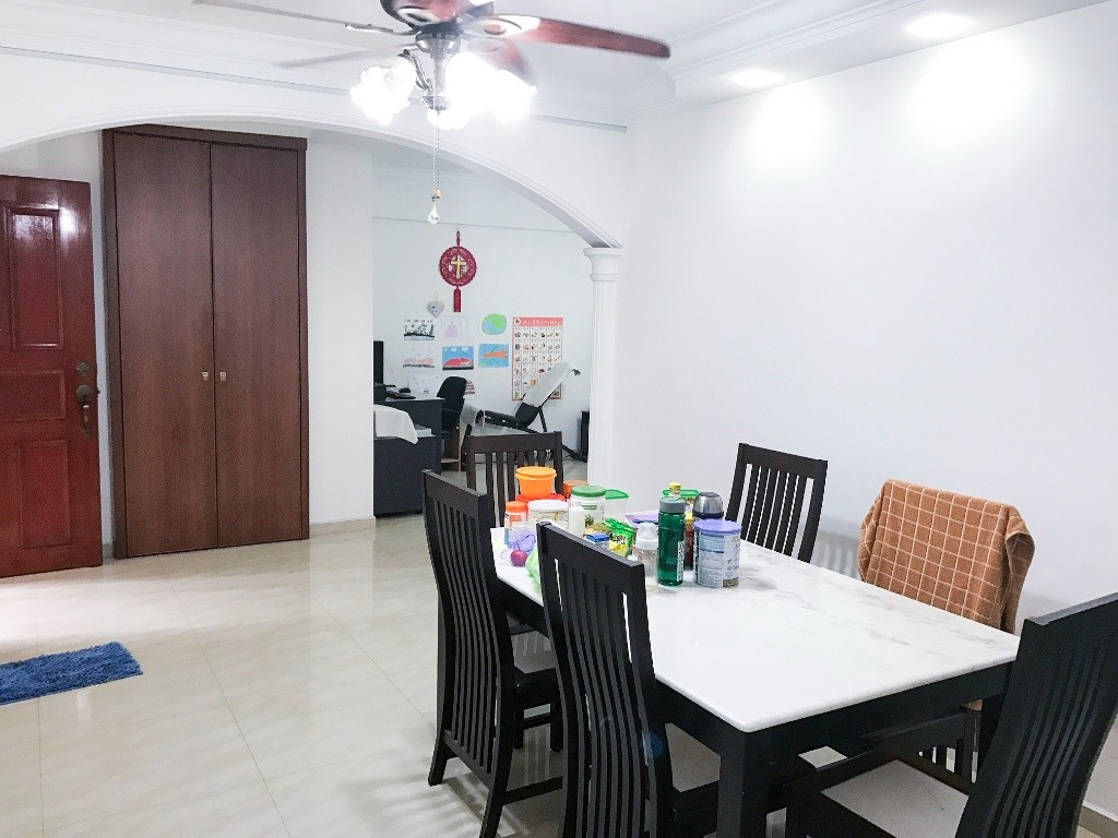 Punggol Blk 107B room for rent (young chinese family) - Punggol 榜鹅 - 分租房间 - Homates 新加坡
