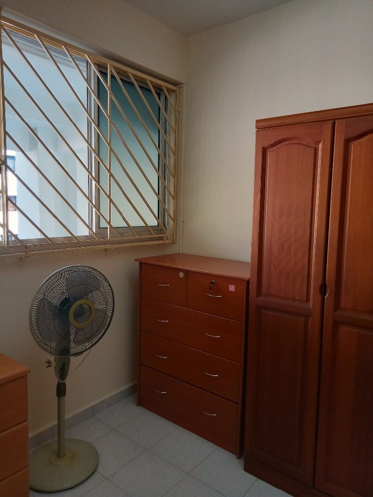 SIMEI MRT PORTABLE AIR-COND COMMON RM FOR RENT. NO AGENT. 87767268. - Simei - Bedroom - Homates Singapore