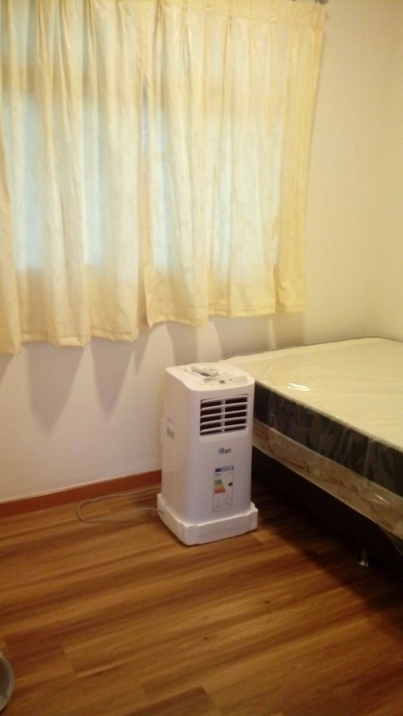 $680 aircon single ladies. Available 8 Feb. No agent fee. Contact owner for viewing. - Hougang 后港 - 分租房间 - Homates 新加坡