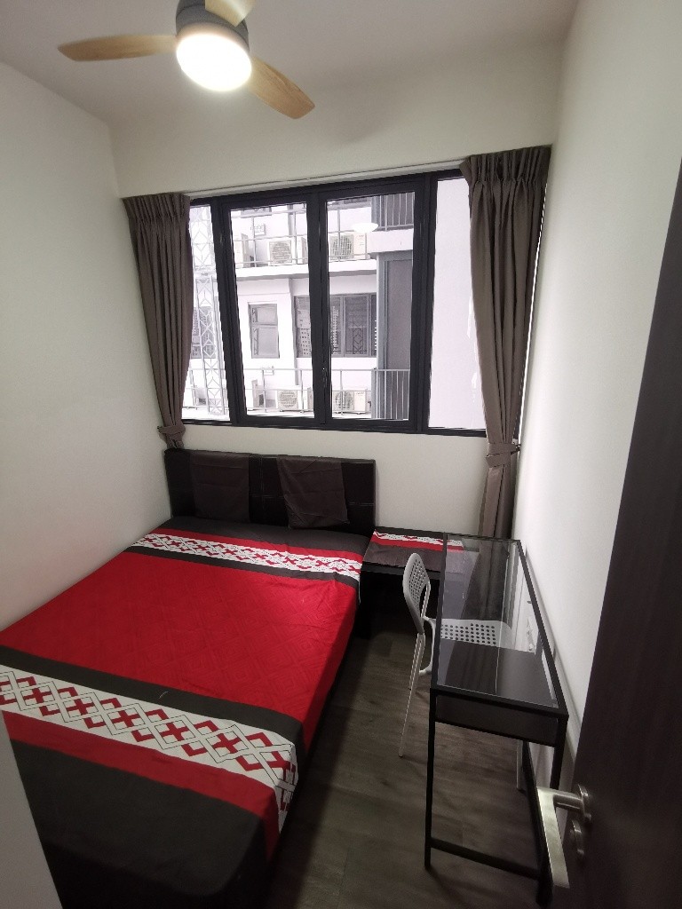 Common  Room/1 person stay/no Owner Staying/No Agent Fee/Cooking allowed/ Near Braddell Mrt / Toa Payoh MRT /  Caldecott MRT - Toa Payoh - Bedroom - Homates Singapore