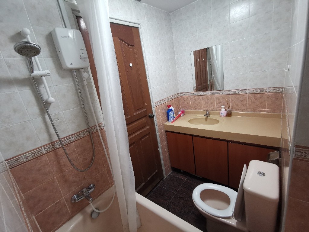 Available 16 Oct -Common Room/Wifi/Aircon/No owner staying/No Agent Fee/No owner staying/Cooking allowed/Novena MRT/Mount Pleasant MRT                 - Novena - Bedroom - Homates Singapore