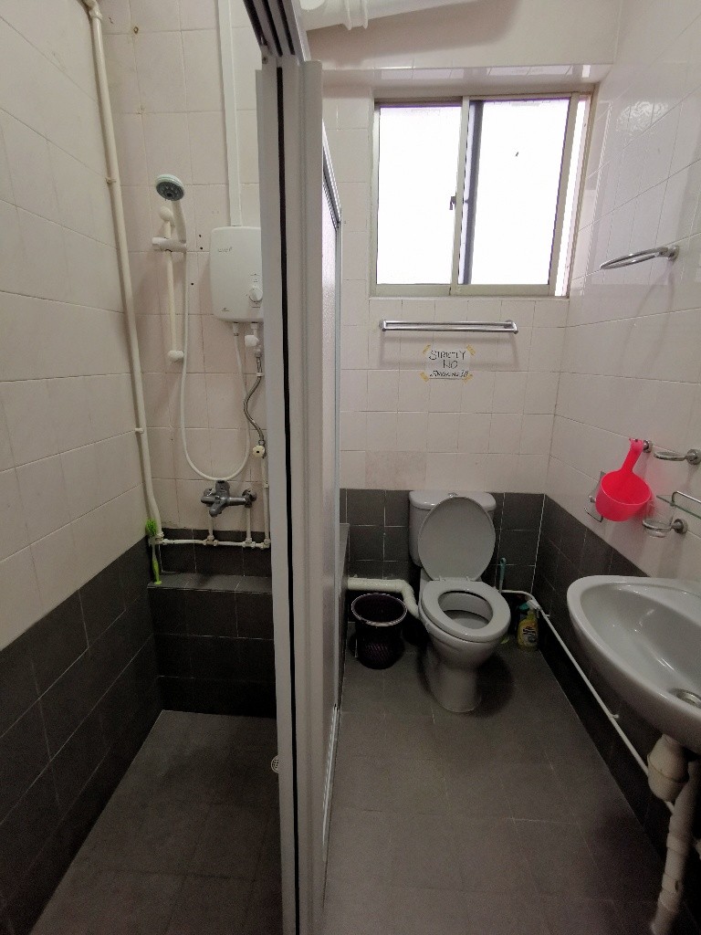 Kum Hing Court #03-30 Rm5 - Orchard 乌节路 - 分租房间 - Homates 新加坡