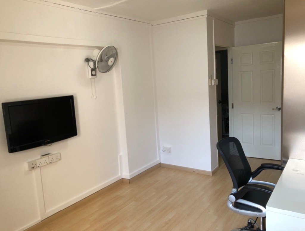 Master Room @ Blk 329 Clementi Ave 2, High Flr, A/C, WIFI, Near MRT &amp; Amenities - Clementi 金文泰 - 分租房间 - Homates 新加坡