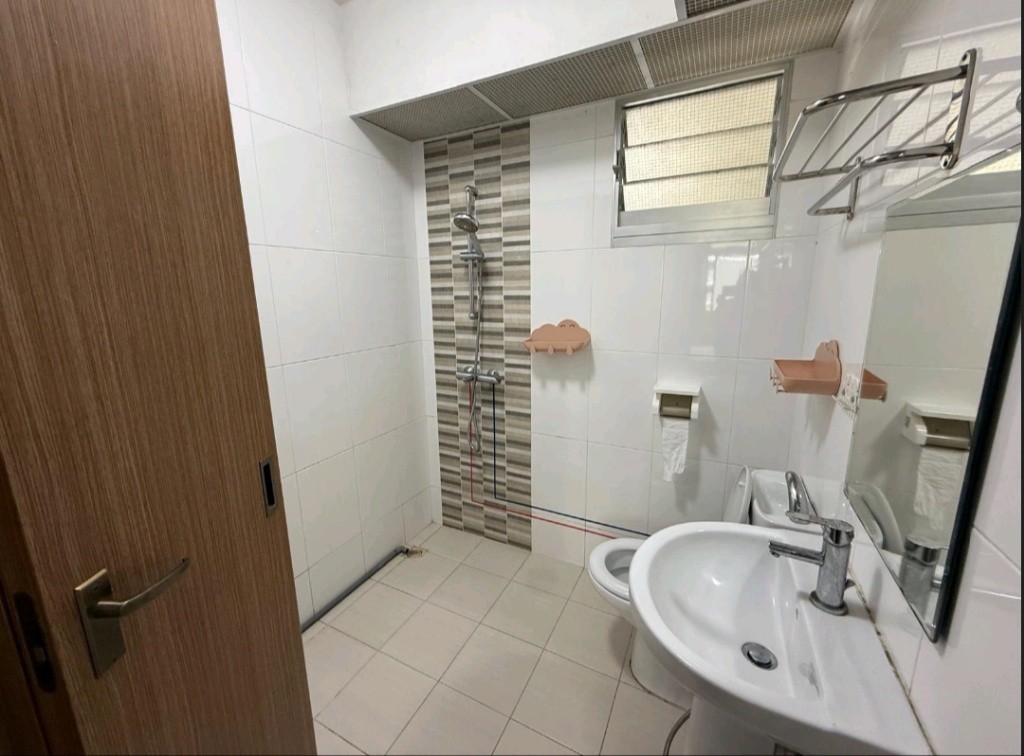 主人房出租 Master bedroom+ bathroom @ $950 - Punggol 榜鹅 - 分租房间 - Homates 新加坡
