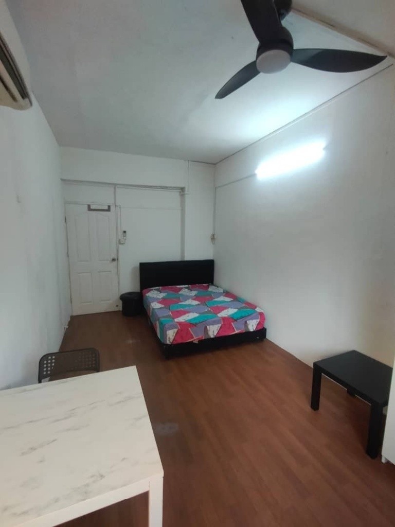 Room for Rent / Tiong Bahru MRT / Common Room / 1 Pax Stay / Available Immediate / RM1 - Tiong Bahru 中嗒魯 - 整個住家 - Homates 新加坡