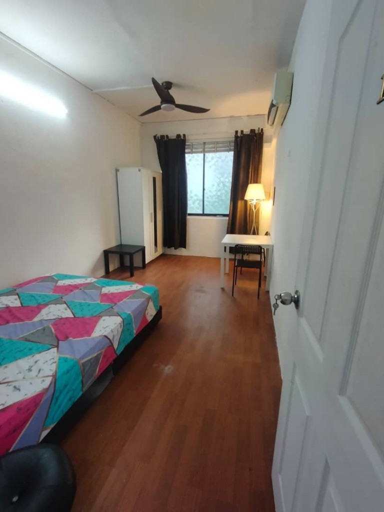 Room for Rent / Tiong Bahru MRT / Common Room / 1 Pax Stay / Available Immediate / RM1 - Tiong Bahru 中嗒魯 - 整個住家 - Homates 新加坡