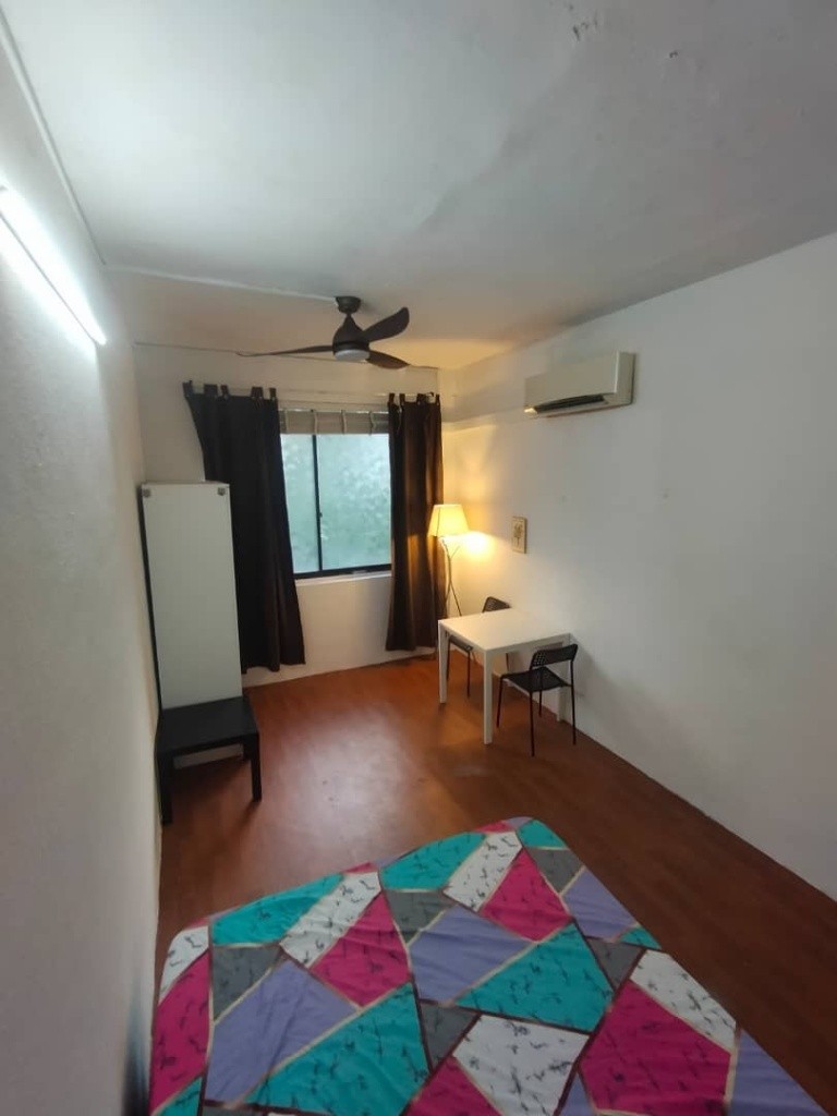 Room for Rent / Tiong Bahru MRT / Common Room / 1 Pax Stay / Available Immediate / RM1 - Tiong Bahru 中嗒魯 - 整個住家 - Homates 新加坡