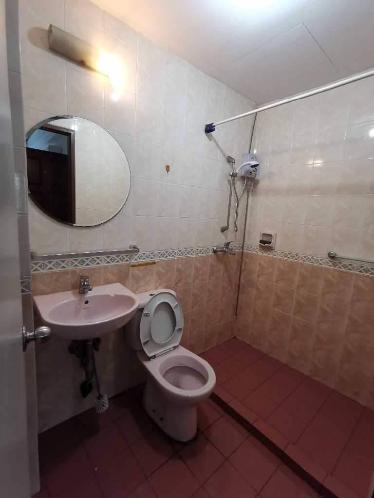 Room for rent / Boon Keng, Bukit Batok, Toa Payoh, Novena MRT/ Common room / 1 pax stay / Available﻿ Jan 03 - Toa Payoh 大巴窯 - 分租房間 - Homates 新加坡