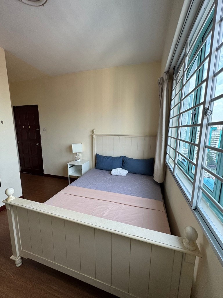 Available﻿ Immediately - Master Room/Include Utilities/Wifi/Aircon/No Agent Fee/Light Cooking Allowed/Washing Machine - Toa Payoh - Bedroom - Homates Singapore