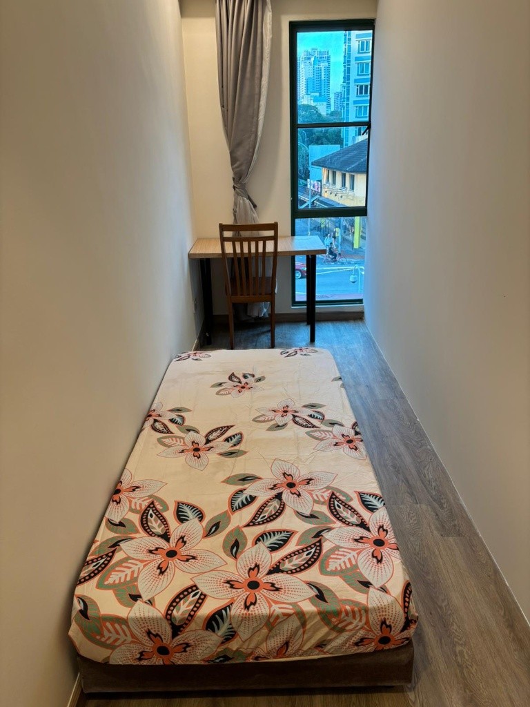 "Room for rent / BALESTIER / NOVENA / TOA PAYOH MRT / Common room / 1pax stay / Available October 6"		 - Toa Payoh - Bedroom - Homates Singapore