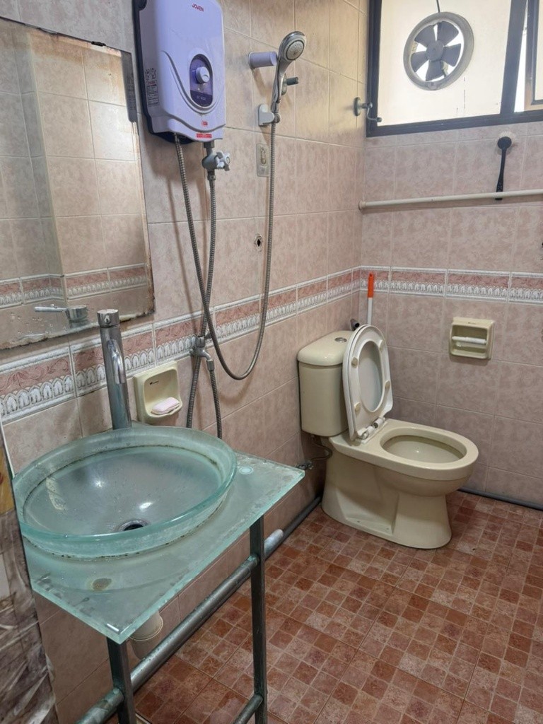 Room for rent / Braddell / Common room / 1pax stay / Available 17 December - Braddell 布莱徳 - 分租房间 - Homates 新加坡