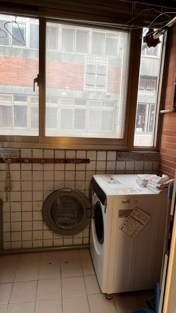 Spacious 3+1 Bedroom Residence | Songshan District | Taipei Arena MRTSpacious 42-Ping Designer Apartment | Near Taipei Arena MRT  - 松山區 - 整個住家 - Homates 台灣