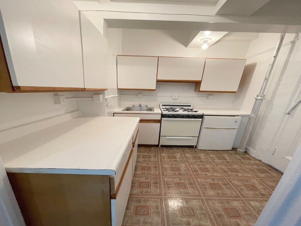 纽约曼哈顿中城中央车站附近出租 $2,750/月除了网络其他全包 -  - 整套出租 - Homates 美國