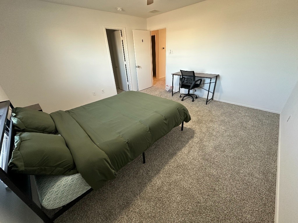 Katy Bedroom 9 -  - 分租房間 - Homates 美國